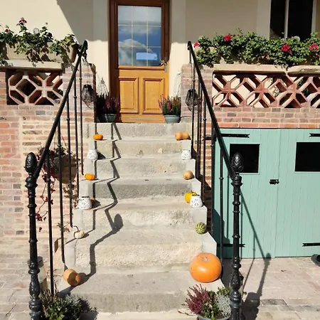 A L'ombre Du Murier Bed & Breakfast